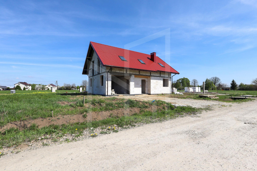 łańcucki, Białobrzegi, Dom w stanie surowym otwartym. Białobrzegi