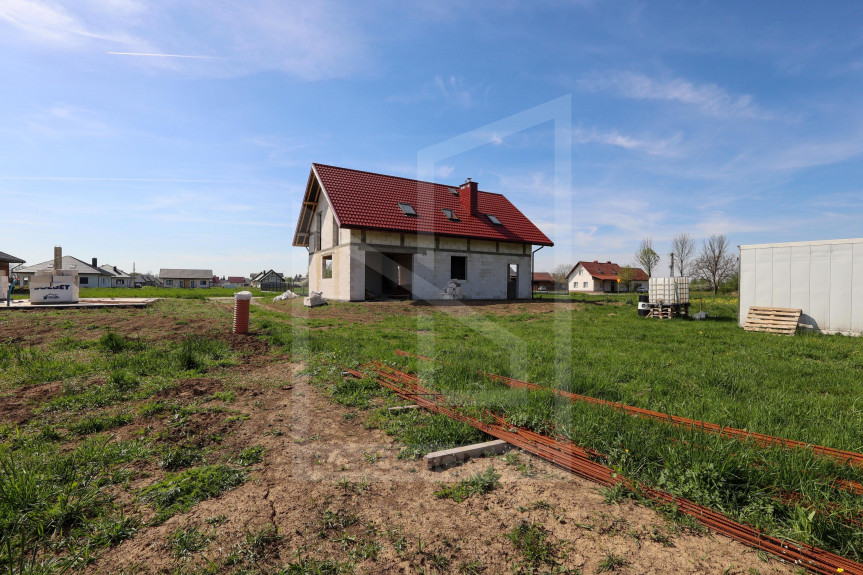 łańcucki, Białobrzegi, Dom w stanie surowym otwartym. Białobrzegi